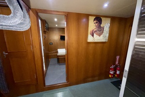 Alaskan 70 OHANA - Crew Quarters