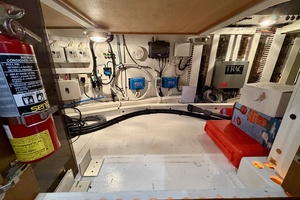 Alaskan 70 OHANA - Interior Helm Doghouse 