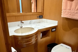Alaskan 70 OHANA - Guest Stateroom  Ensuite Head