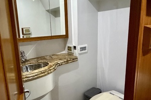Alaskan 70 OHANA - Crew Quarters Head