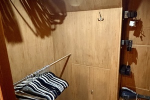 Alaskan 70 OHANA - Master Stateroom Closet