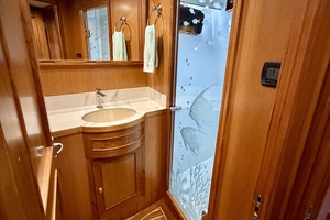 Alaskan 70 OHANA - VIP Stateroom Ensuite Head