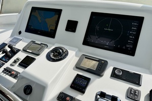 Alaskan 70 OHANA - Exterior Fly Bridge Helm