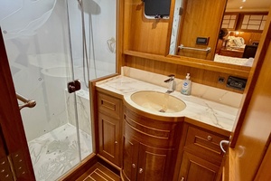 Alaskan 70 OHANA - Master Stateroom Ensuite Head
