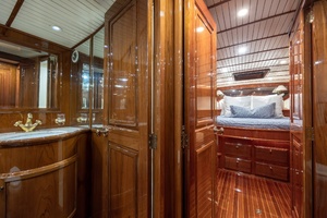 B 58ft Donzi Yacht For Sale