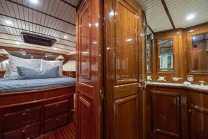 B 58ft Donzi Yacht For Sale