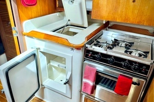 2002 Catalina 387 thumbnail 16