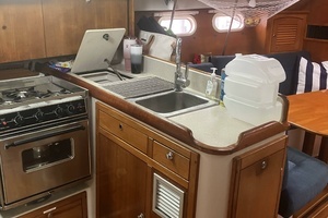2002 Catalina 387 thumbnail 15