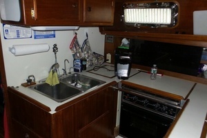 1981 Pearson 424 Ketch thumbnail 50