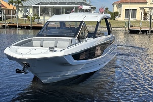32FT (9.98M) GALEON Worth Avenue Yachts