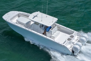 40FT (12.19M) INVINCIBLE Worth Avenue Yachts