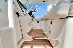 38ft Boston Whaler Yacht For Sale