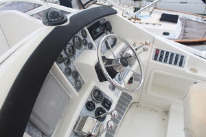 33ft Carver Yacht For Sale