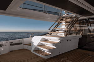 59FT (17.98M) AZIMUT