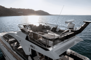 59FT (17.98M) AZIMUT