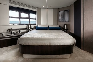 59FT (17.98M) AZIMUT
