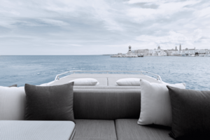 59FT (17.98M) AZIMUT