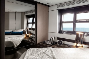 59FT (17.98M) AZIMUT
