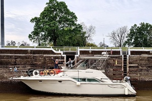 Manifest 42ft Cruisers Yachts Yacht For Sale