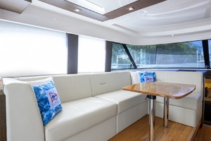 Tiara 44 Daybreak - Interior Dinette