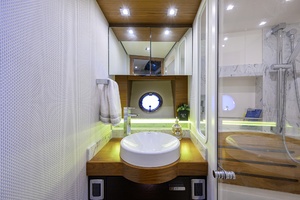 Tiara 44 Daybreak - Interior Head