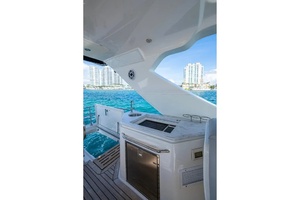 56FT (17.15M) SEA RAY