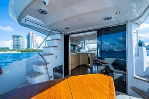 56FT (17.15M) SEA RAY
