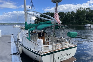 FIESTY 31ft Nonsuch Yacht For Sale