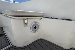 26ft Boston Whaler Yacht For Sale