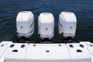 2022 Sportsman Open 352 - Cockpit