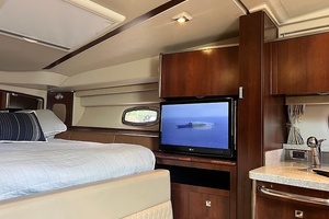 Pulling Chocks 33ft Chaparral Yacht For Sale