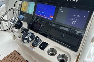 42FT (12.95M) BOSTON WHALER