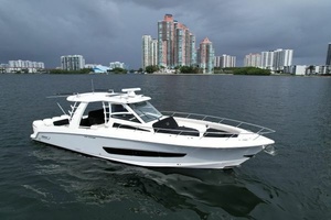 42FT (12.95M) BOSTON WHALER