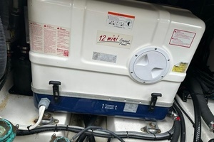 42FT (12.95M) BOSTON WHALER