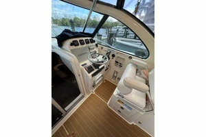 33ft Pursuit Yacht For Sale