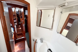 SOUND WAVES 42ft Beneteau Yacht For Sale