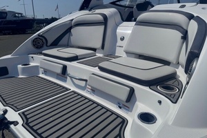 Photo 6565267 for 2017 Yamaha Boats 242 Limited S  