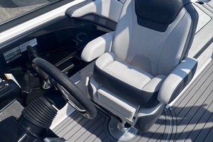 Photo 6565260 for 2017 Yamaha Boats 242 Limited S  