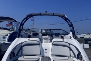 Photo 6565264 for 2017 Yamaha Boats 242 Limited S  