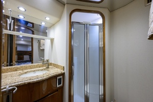 Viking 70 DESPERADO - Crew Head