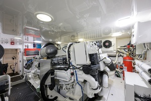 Viking 70 DESPERADO - Engine Room