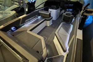 28ft Cobalt Yacht For Sale