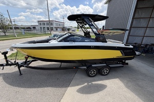 28ft Cobalt Yacht For Sale