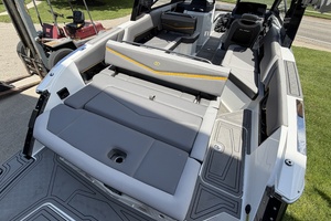 28ft Cobalt Yacht For Sale