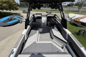 28ft Cobalt Yacht For Sale