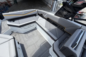 28ft Cobalt Yacht For Sale