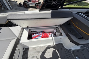 28ft Cobalt Yacht For Sale