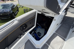 28ft Cobalt Yacht For Sale