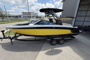 28' Cobalt 2021 Yacht For Sale