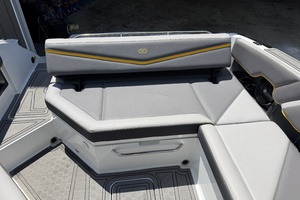 28ft Cobalt Yacht For Sale